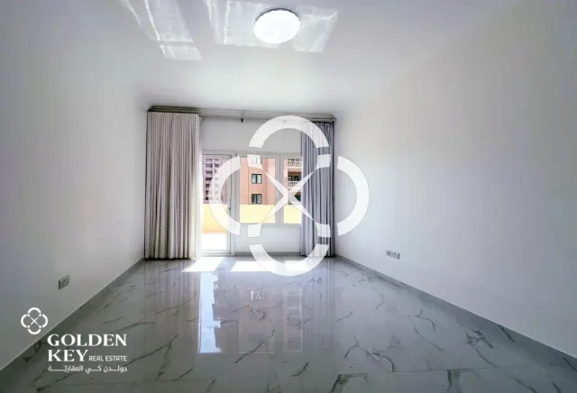 Marina View | Spacious 2 bedroom| Fully Renovated