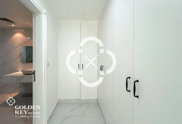 Marina View | Spacious 2 bedroom| Fully Renovated