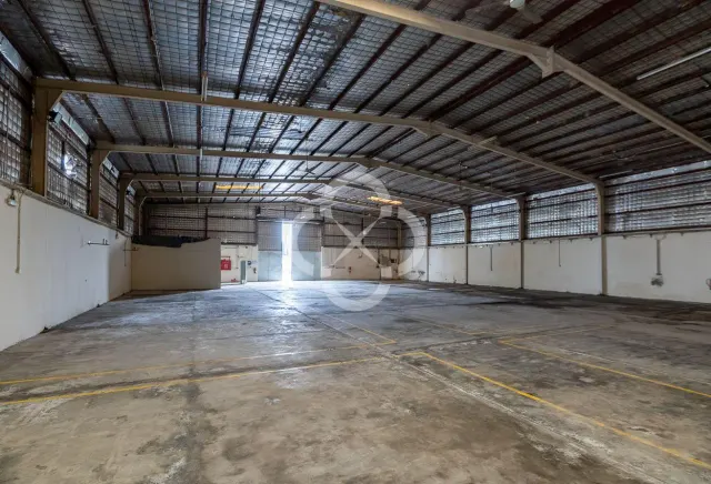 Spacious Warehouse with Cold Storage and Offices