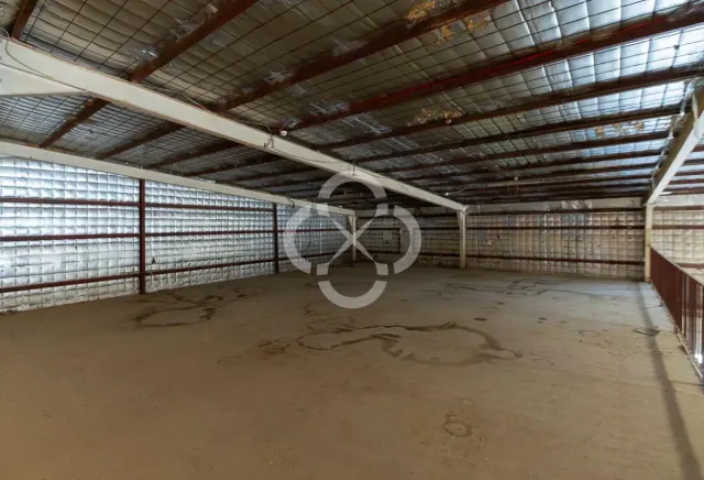 Spacious Warehouse with Cold Storage and Offices