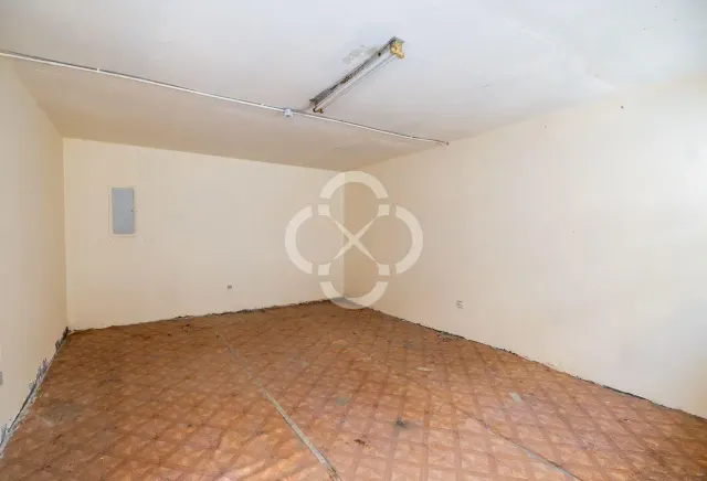 Spacious Warehouse with Cold Storage and Offices