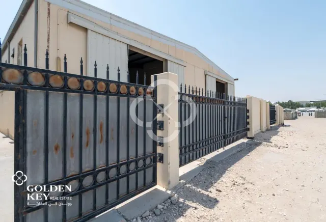 8 Warehouse Units +8 Rooms & 2 Kitchens – Sinaya