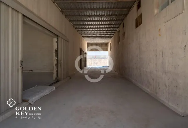 8 Warehouse Units +8 Rooms & 2 Kitchens – Sinaya
