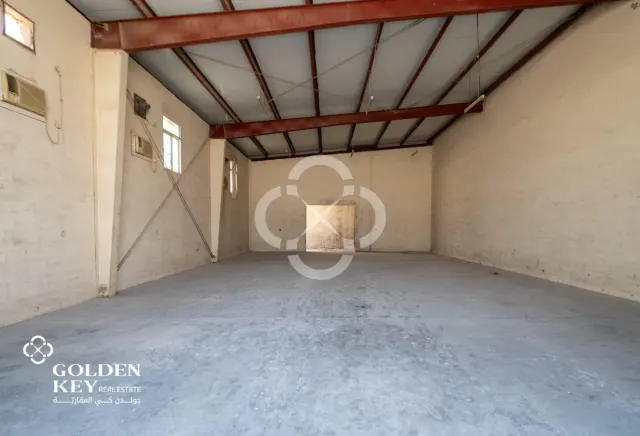 8 Warehouse Units +8 Rooms & 2 Kitchens – Sinaya