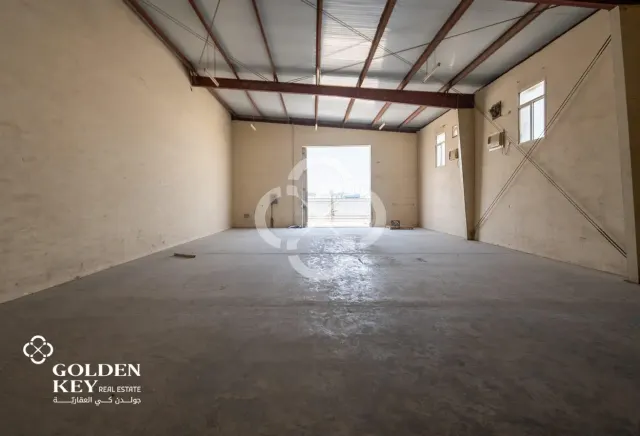 8 Warehouse Units +8 Rooms & 2 Kitchens – Sinaya