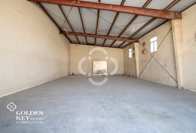 8 Warehouse Units +8 Rooms & 2 Kitchens – Sinaya