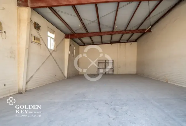 8 Warehouse Units +8 Rooms & 2 Kitchens – Sinaya