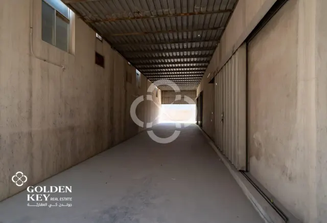 8 Warehouse Units +8 Rooms & 2 Kitchens – Sinaya