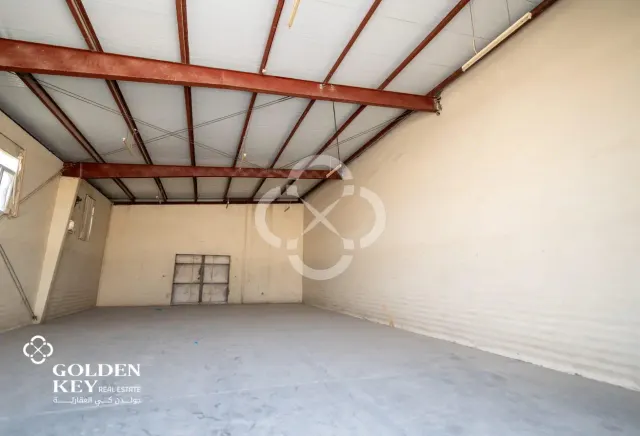 8 Warehouse Units +8 Rooms & 2 Kitchens – Sinaya