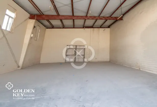 8 Warehouse Units +8 Rooms & 2 Kitchens – Sinaya
