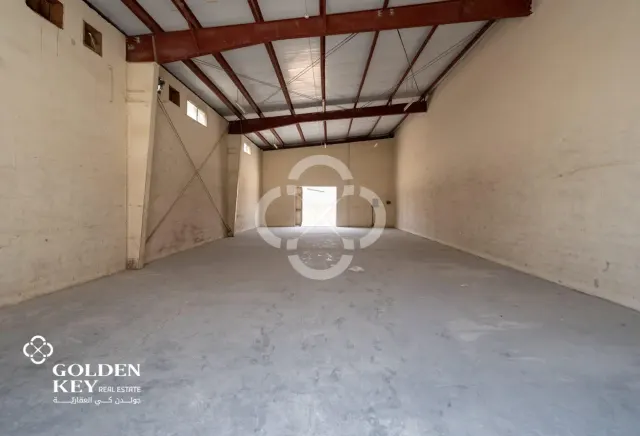 8 Warehouse Units +8 Rooms & 2 Kitchens – Sinaya