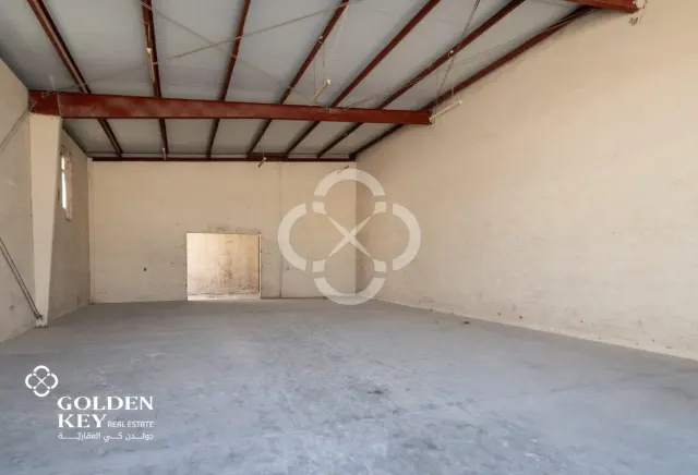 8 Warehouse Units +8 Rooms & 2 Kitchens – Sinaya