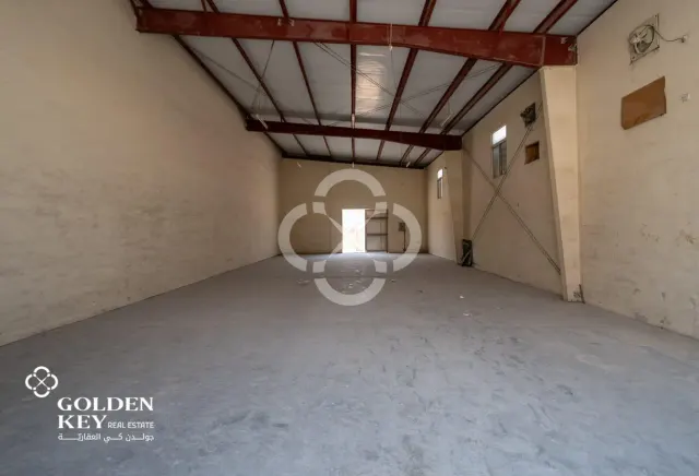 8 Warehouse Units +8 Rooms & 2 Kitchens – Sinaya