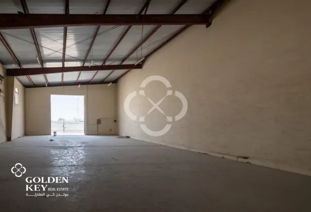 8 Warehouse Units +8 Rooms & 2 Kitchens – Sinaya