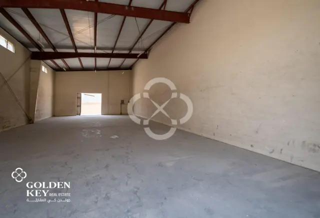 8 Warehouse Units +8 Rooms & 2 Kitchens – Sinaya