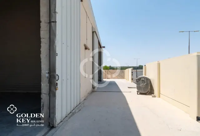 8 Warehouse Units +8 Rooms & 2 Kitchens – Sinaya