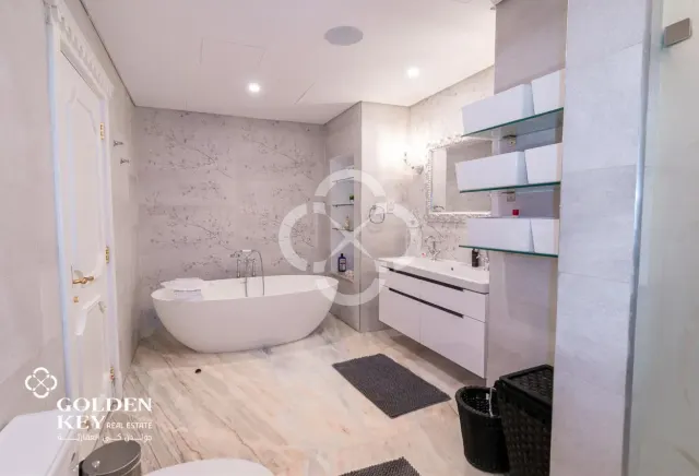Gorgeous 4BR + Maid| Marina View |Prime Investment