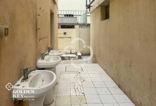 122 Rooms+2 Stores Available for Rent | Industrial