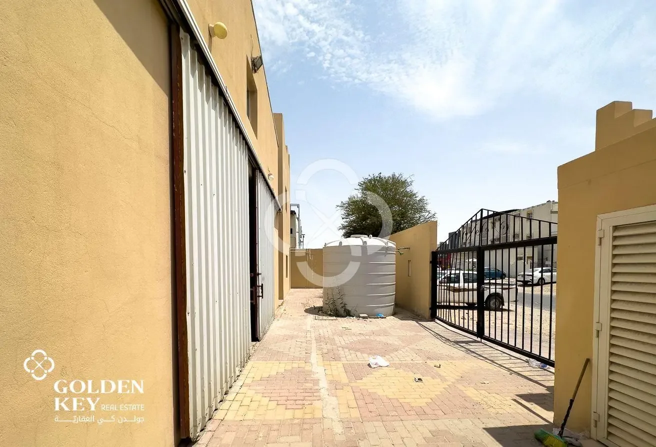 23 Rooms with Store Available for Rent| Industrial