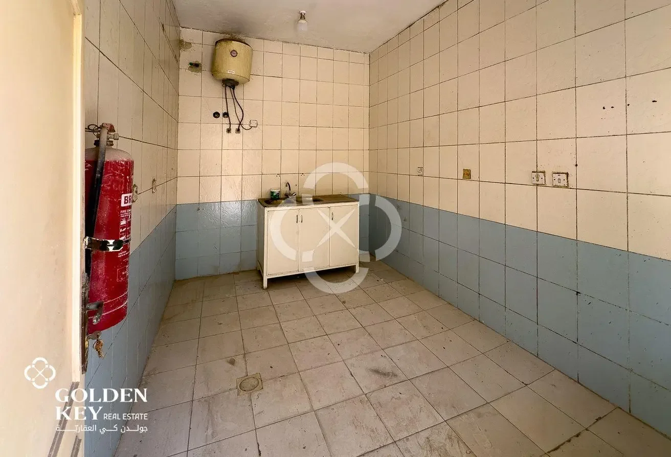 23 Rooms with Store Available for Rent| Industrial