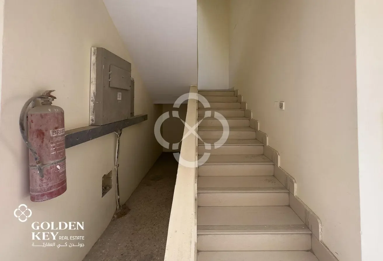23 Rooms with Store Available for Rent| Industrial