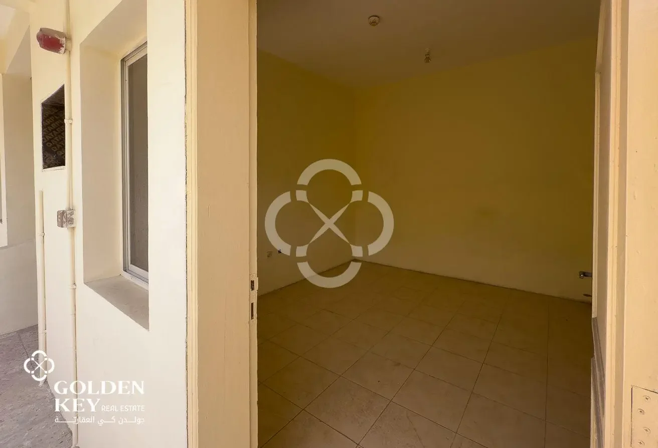 23 Rooms with Store Available for Rent| Industrial