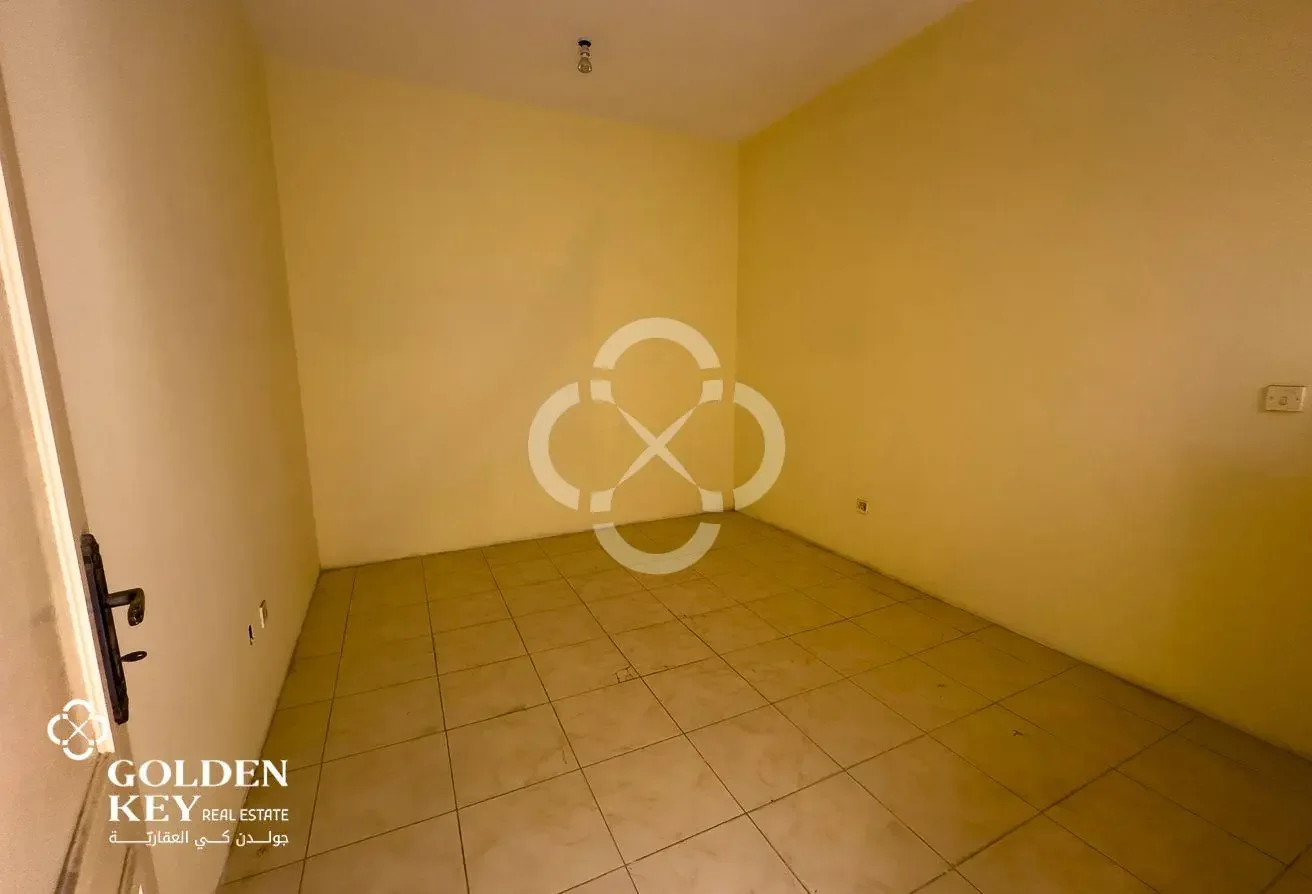 23 Rooms with Store Available for Rent| Industrial