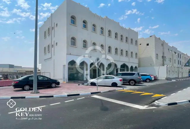 Ideal Car Service Space with Excellent Road Access