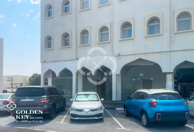 Ideal Car Service Space with Excellent Road Access