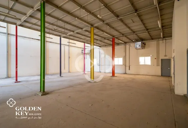Warehouse with Mezzanine | 4 Offices | Industrial