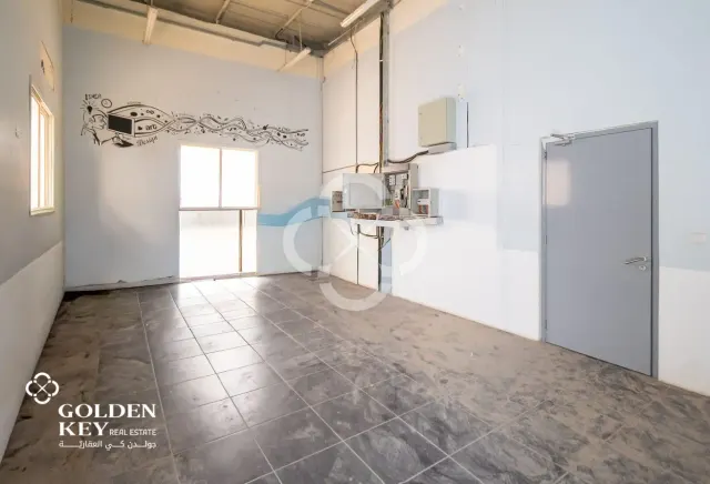 Warehouse with Mezzanine | 4 Offices | Industrial