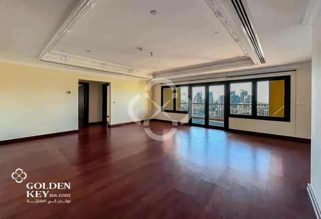 Stunning 2 Bedroom w/ Marina View in Porto Arabia