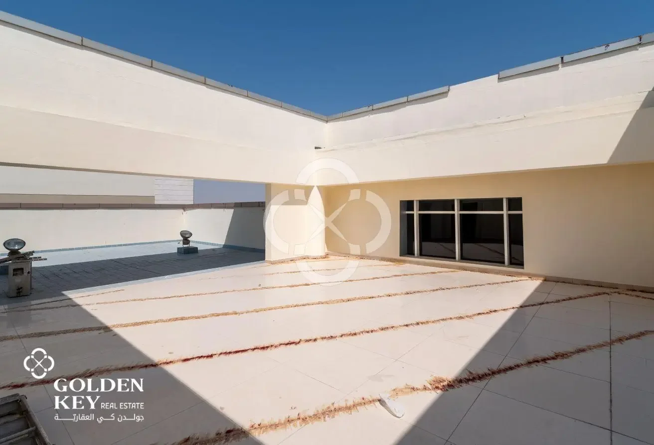Commercial Building for Lease | D-Ring Road