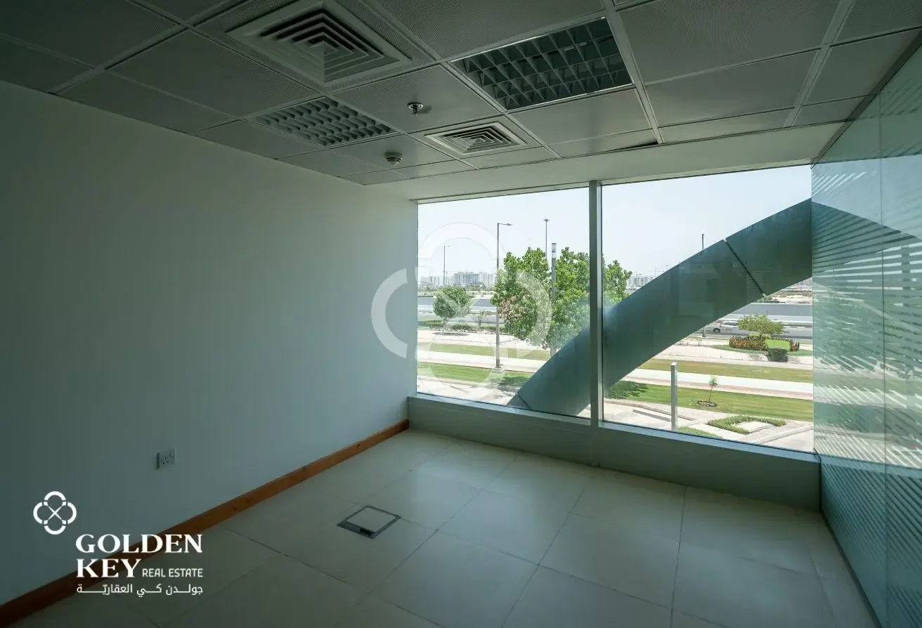 1 Year Grace PeriodꟷCommercial Building for Lease