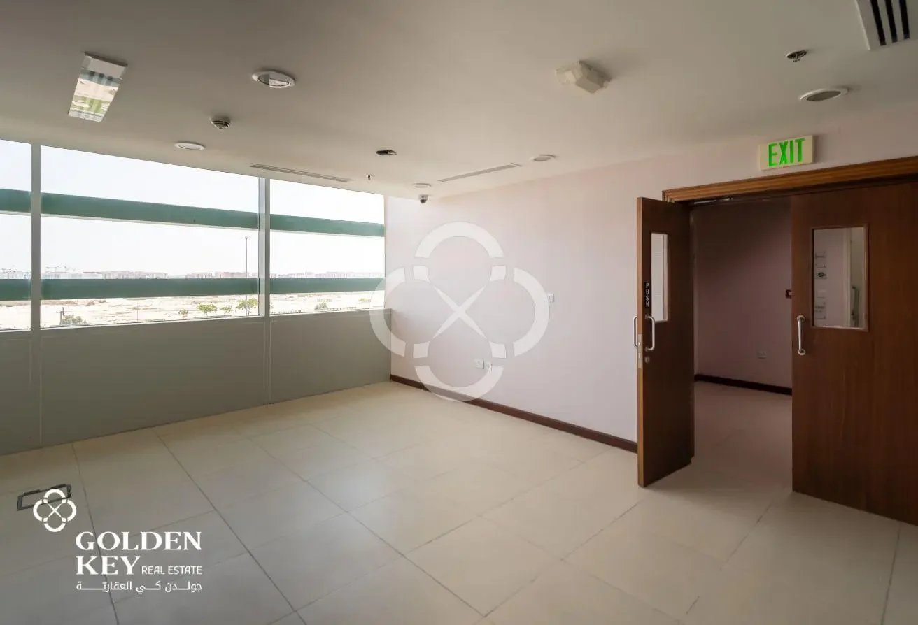 1 Year Grace PeriodꟷCommercial Building for Lease