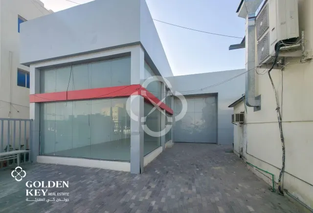 Well-Designed Workshop Space with Modern Offices
