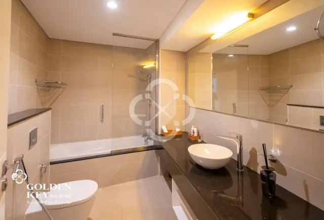 Stunning 2 Bedroom with Balcony | FF | Waterfront