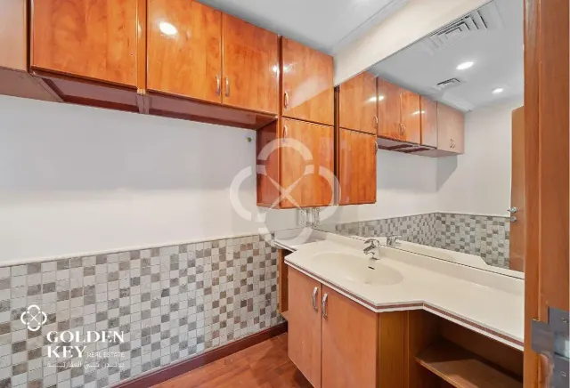 Large Layout | 2 BR w/ Balcony | Side Marina View - view 3