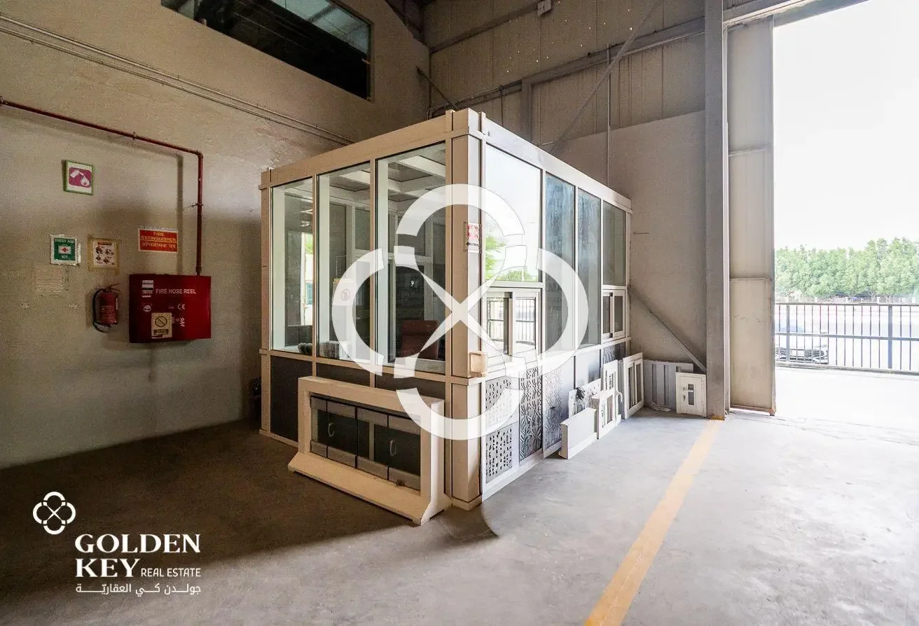 Fully Equipped Aluminum and Plastic Factory