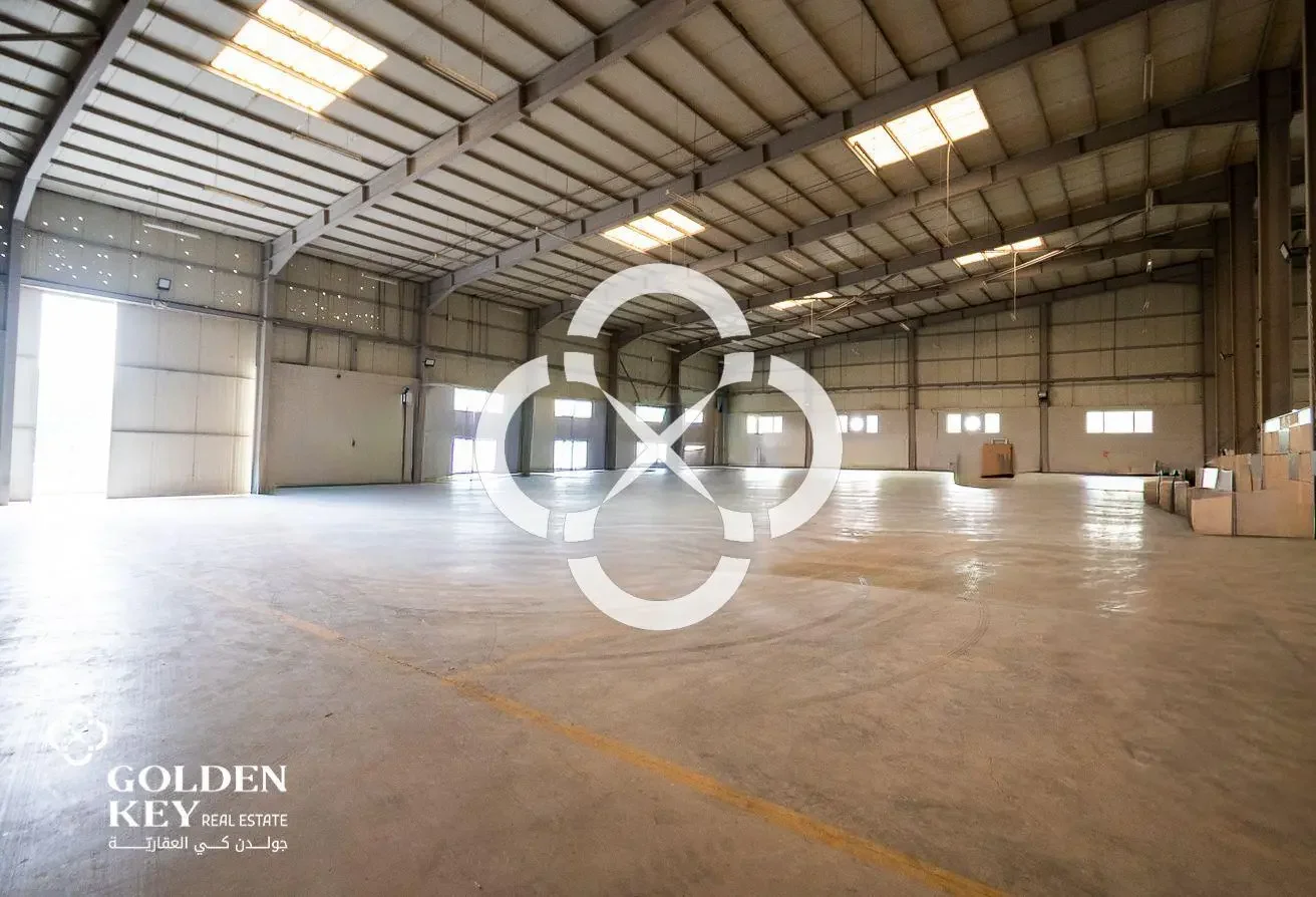Fully Equipped Aluminum and Plastic Factory