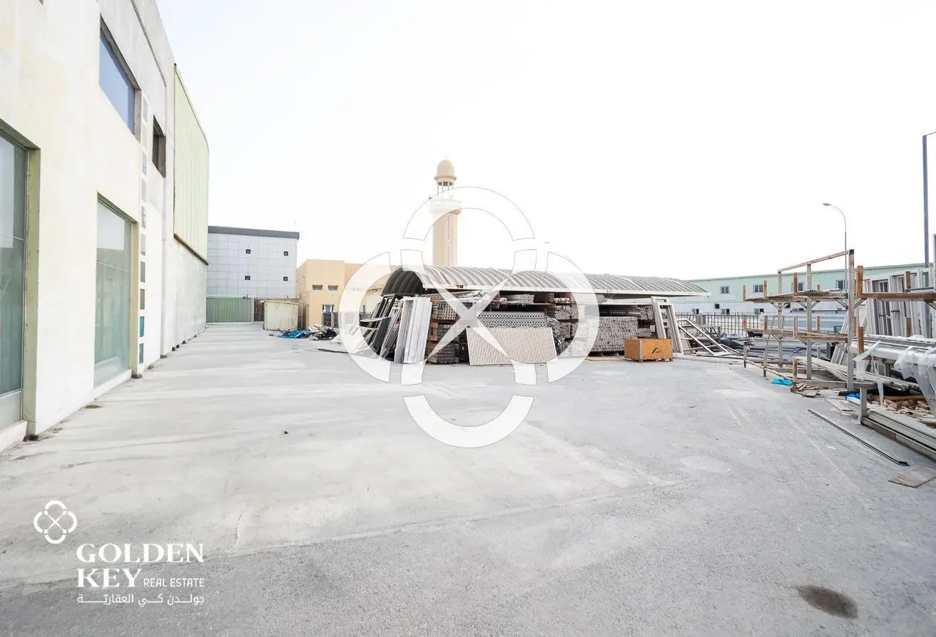 Fully Equipped Aluminum and Plastic Factory