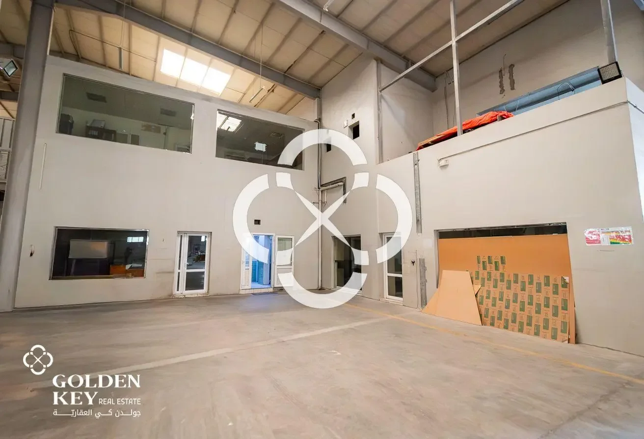 Fully Equipped Aluminum and Plastic Factory
