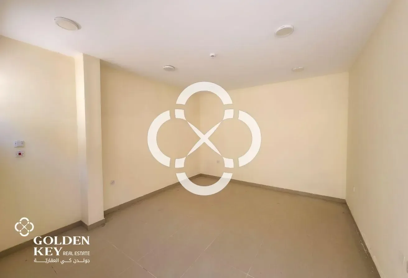 General Warehouse with 13 Rooms | Birkat Al Awamer - view 3
