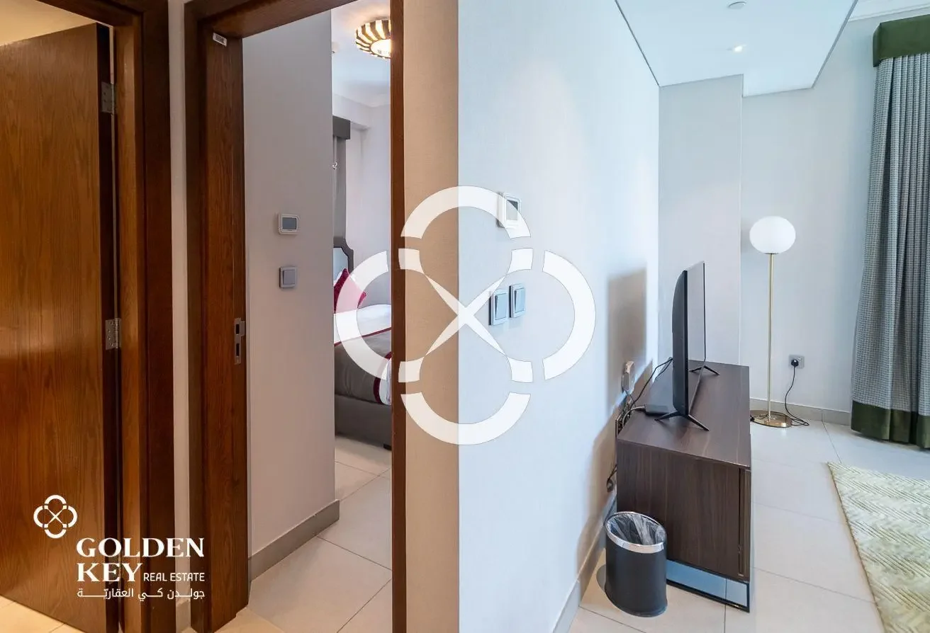 Beach Access| Bills Included | Weekly Housekeeping