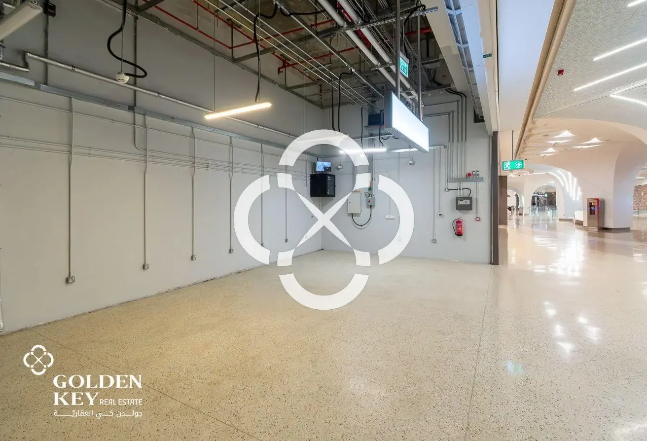 Modern Retail Shop at Airport Metro Station