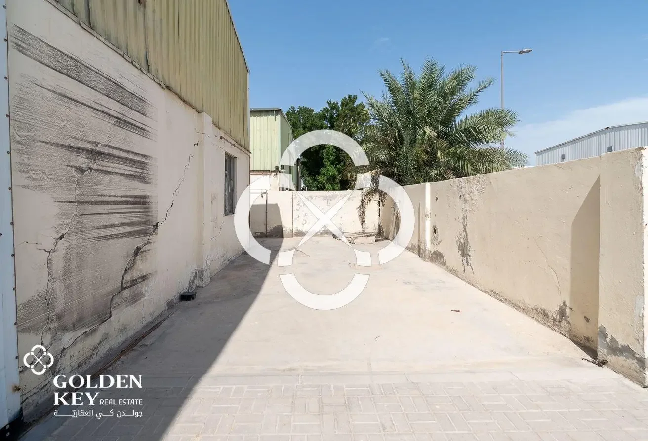 General Warehouse with 5 Rooms | Industrial Area