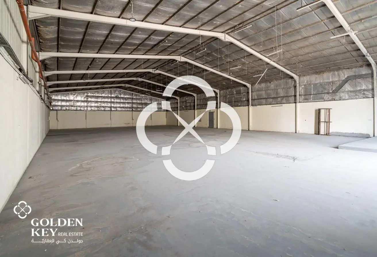 General Warehouse with 5 Rooms | Industrial Area