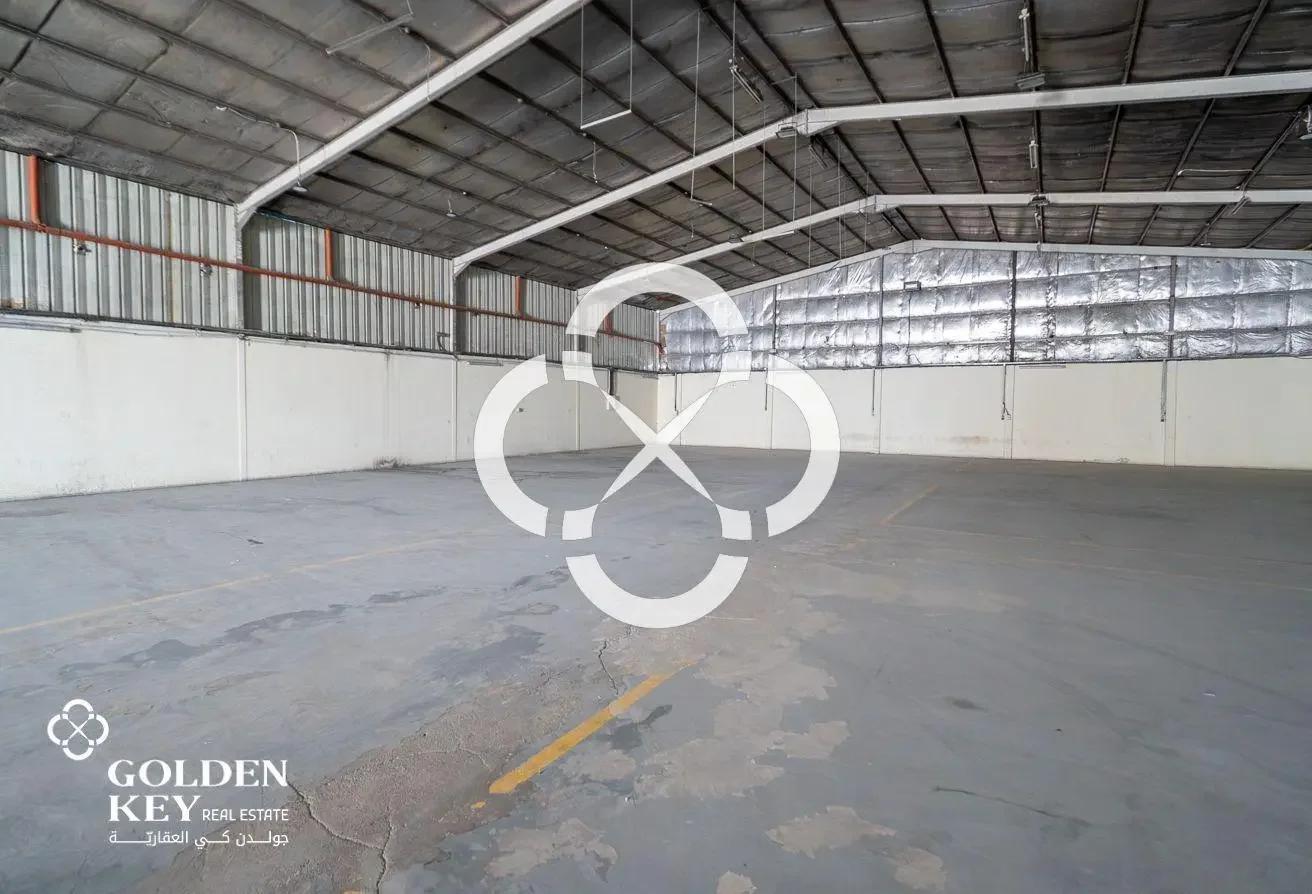 General Warehouse with 5 Rooms | Industrial Area