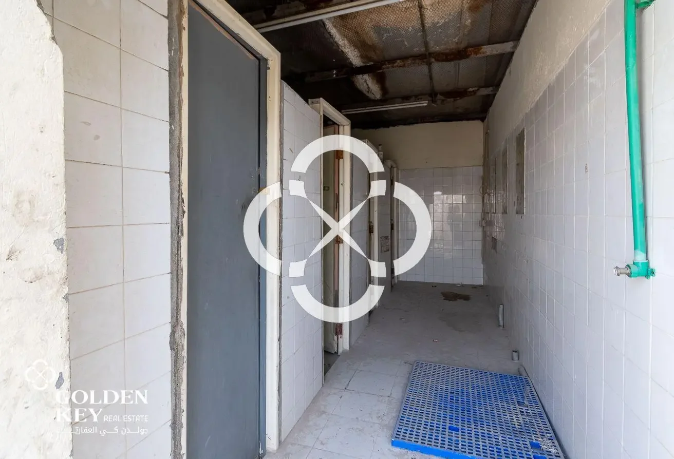 General Warehouse with 5 Rooms | Industrial Area