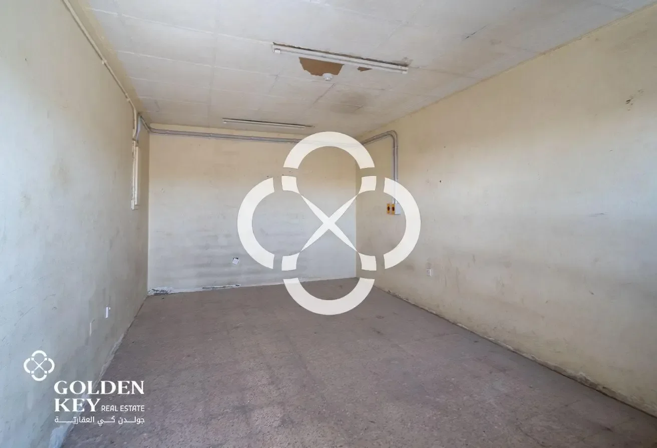 General Warehouse with 5 Rooms | Industrial Area